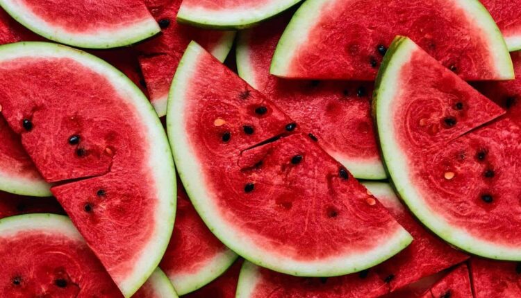 فوائد البطيخ وأنواعه وأضراره
